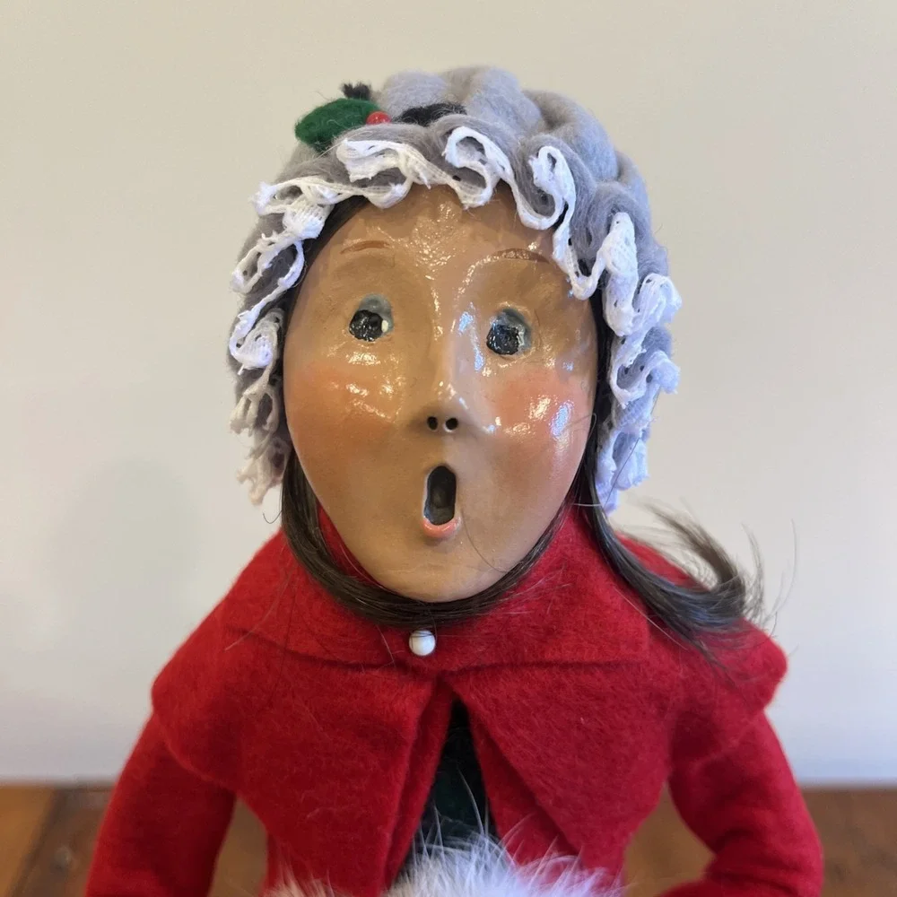 1993 BYERS CHOICE CHRISTMAS CAROLER Long Brown Hair, White Muff Red Plaid Outfit